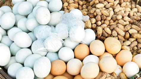 Balut Vs Penoy: The Difference Between These Filipino Street .